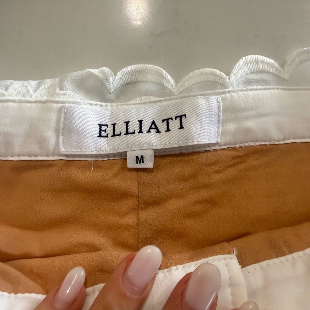 Elliatt White Lace High Waist Shorts - Picture 4 of 9
